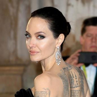 angelina jolie, tetovani, zena