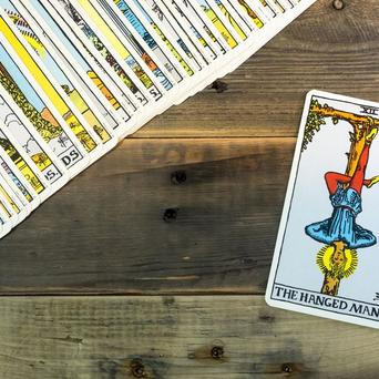 Viselec, tarot, žena