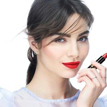 Avon přináší novou inovační rtěnku Power Stay