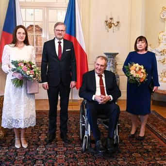 Novoroční oběd v Lánech: Miloš Zeman, Ivana Zemanová, Petr Fiala, Jana Fialová