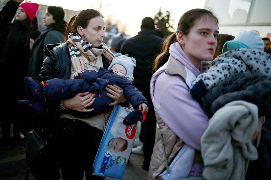 Ukrajinský dluh dosáhl kritické hranice. Analytici popisují, co Ukrajinu zachrání