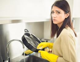 žena, úklid, nádobí, kuchyň