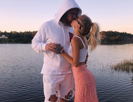 David Pastrňák s partnerkou Rebeccou Rohlssonovou