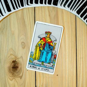 Král pohárů, poháry, tarot, žena