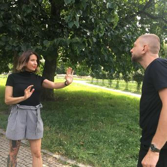 Ani to nezkoušej! Útok na třetí osobu