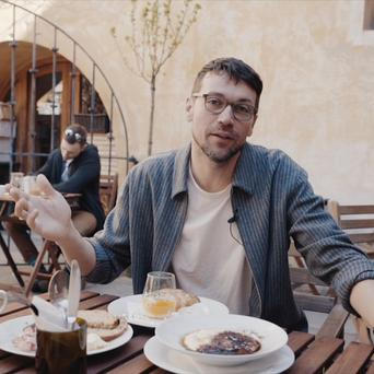 Romantický dvorek a krupicová kaše, co vás pošle do dětství