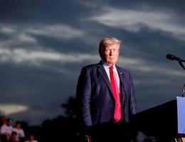 Donald Trump na shromáždění se svými příznivci.