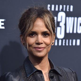 halle berry, zena