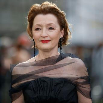 Lesley Manville, zena