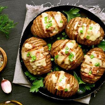 pecene brambory, zena