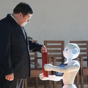 Robot Pepper na promoci ČVUT