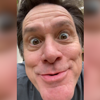 "Jsem sexy šedesátník", žertuje Jim Carrey bez zubů