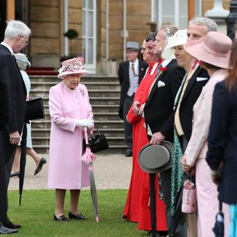 Piknik královských zahradách. V létě nabídne Buckinghamský palác návštěvníkům jedinečnou možnost