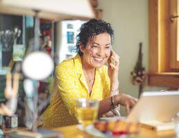 radost, telefon, online zena