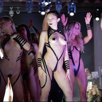 Modelky na módní přehlídce Black Tape Project v Las Vegas