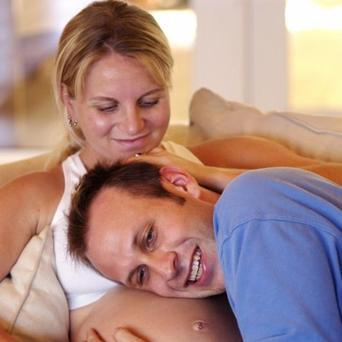 Muž a těhotná žena