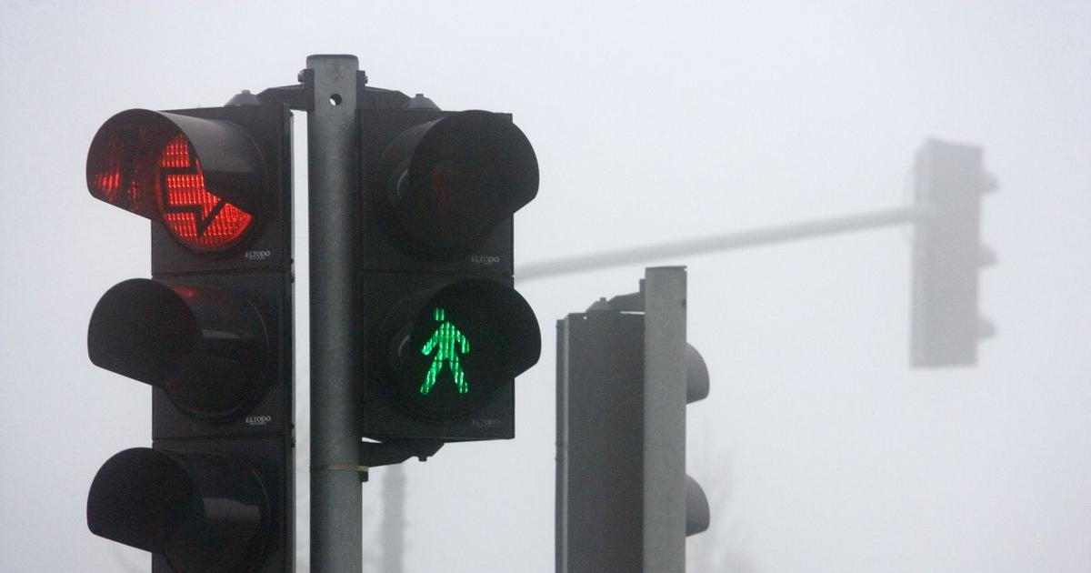 Lidé si zkoušejí přechod bez zraku, petice žádá návrat semaforů na Strossmayerově náměstí