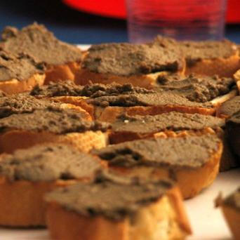 pěna s kuřecími játry a toasty