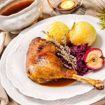 Kachana, husa, svatomartinická husa, vánoce, jídlo, žena, recept