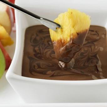Ovocné špízy s čokoládovým fondue
