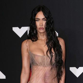 Překvapení na cenách MTV: Jsou tohle ještě šaty? Foxová přišla skoro nahá