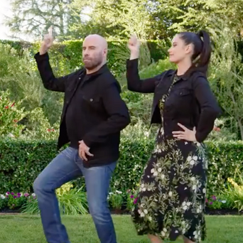 John Travolta předvedl legendární tanec z Pomády se svou dcerou Ellou