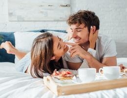 Romantická snídaně ve dvou