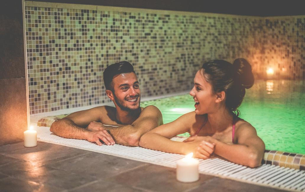 Zamilovaný pár na wellness