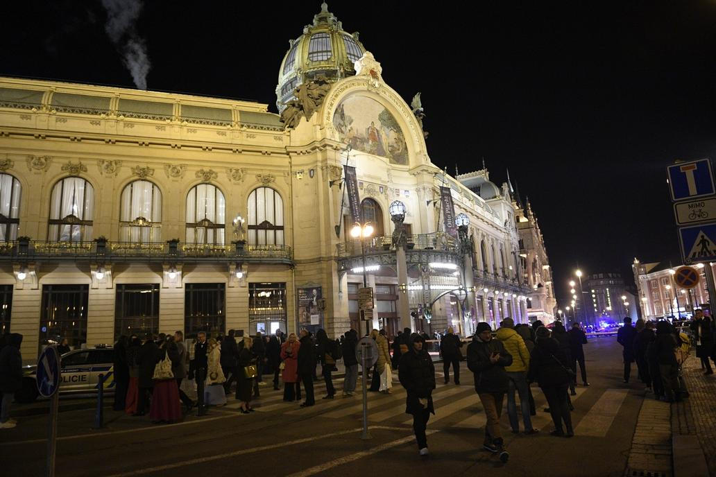 Policejní zásah v Obecním domě