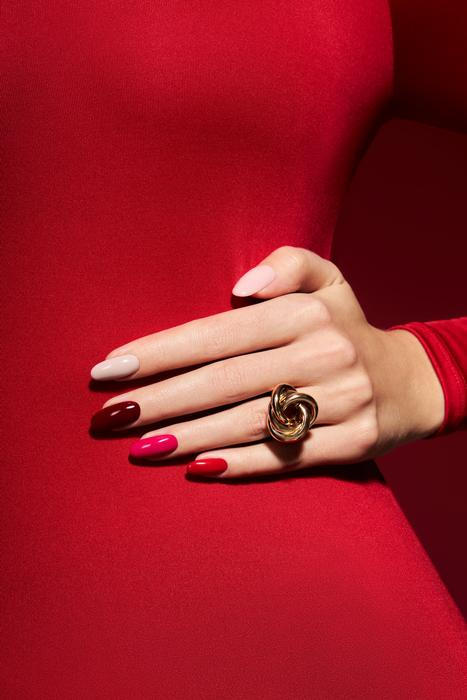 Červené nehty, manikúra