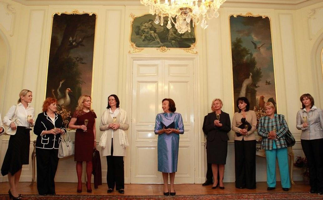 Ústavní činitelky a manželky politiků v Lánech