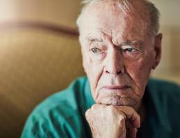 Jak spíte, tak stárnete. Vědci odhalili varovný signál alzheimera