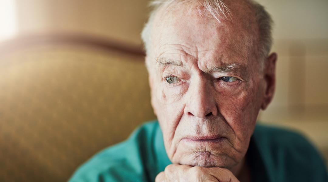 Jak spíte, tak stárnete. Vědci odhalili varovný signál alzheimera