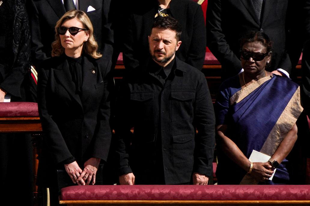 Pohřeb papeže Františka: Olga a Volodymyr Zelenskyj