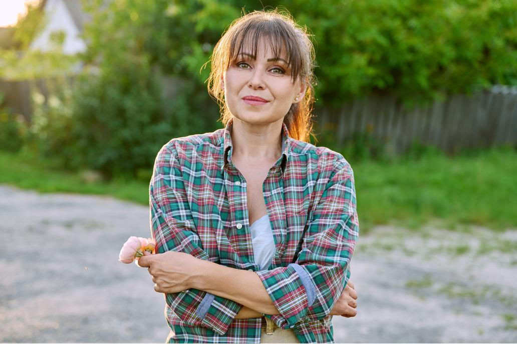 Spokojená žena venku