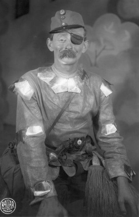 Vlasta Burian v kostýmu Hadriána z Římsů v roce 1932