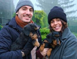 Žena s mužem a jezevčíky