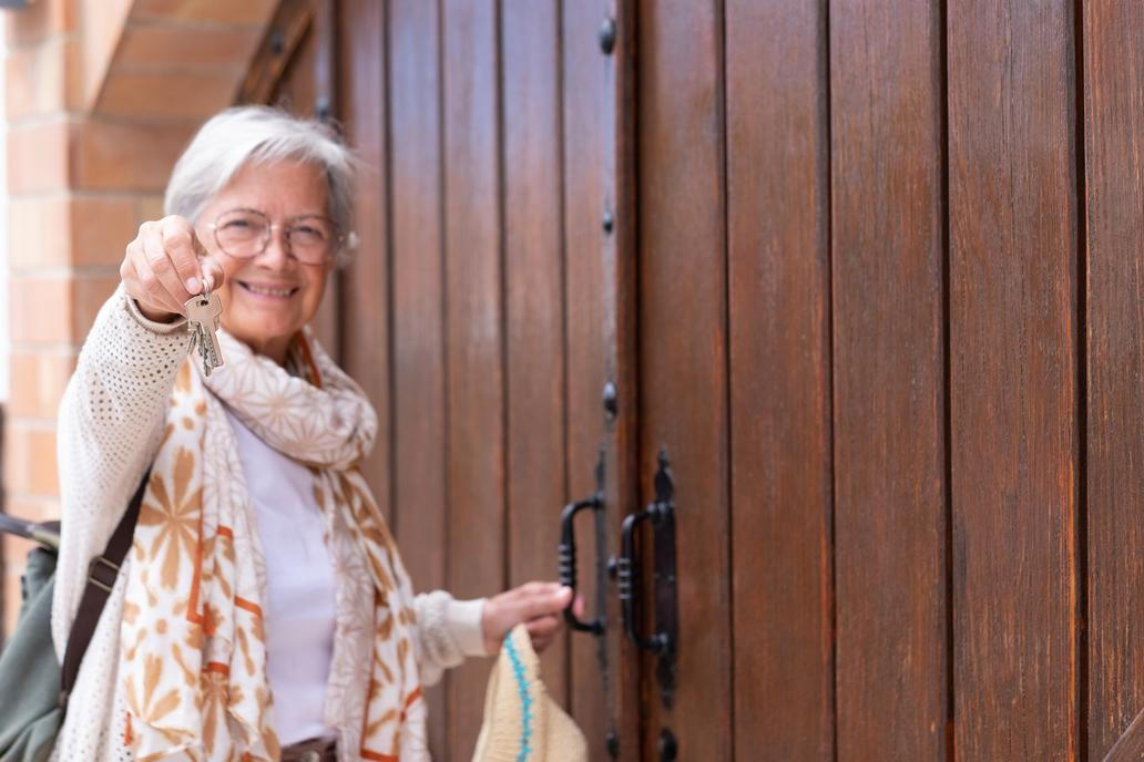 Tchyně s klíčema od vašeho bytu