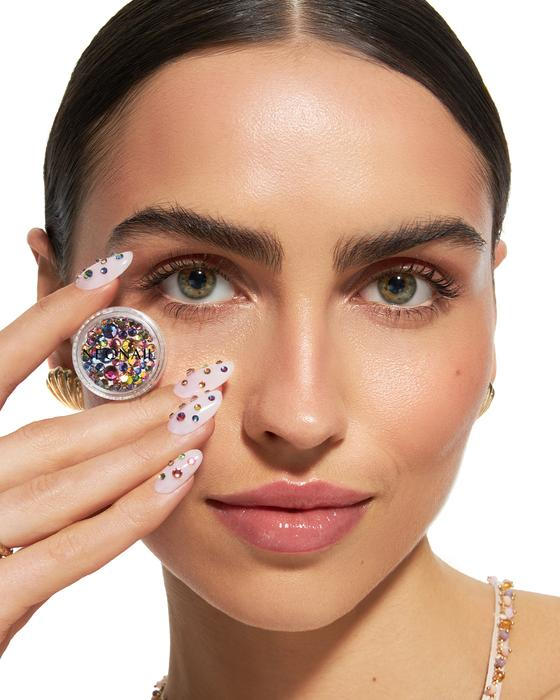 Letní manikúra 2025