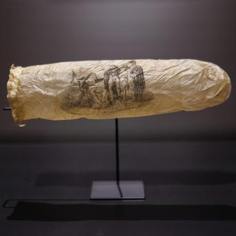 Muzeum Rijksmuseum v Amsterdamu ode dneška vystavuje 200 let starý ilustrovaný kondom.