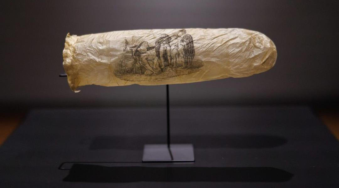 Muzeum Rijksmuseum v Amsterdamu ode dneška vystavuje 200 let starý ilustrovaný kondom.