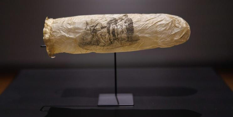 Muzeum Rijksmuseum v Amsterdamu ode dneška vystavuje 200 let starý ilustrovaný kondom.