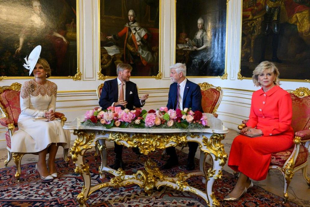 Král Willem-Alexander a královna Máxima, český prezident Petr Pavel a jeho manželka Eva Pavlová
