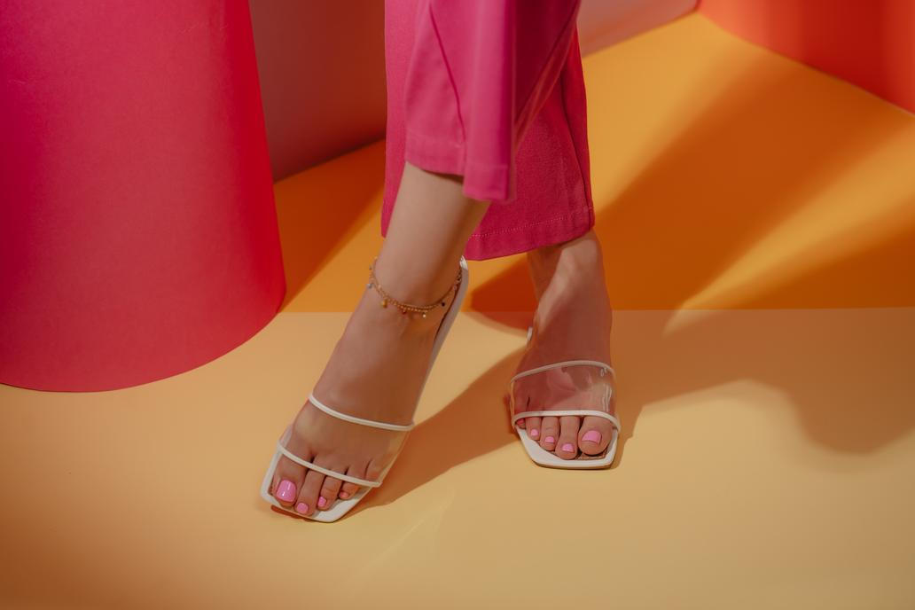 Letní pedikúra 2025