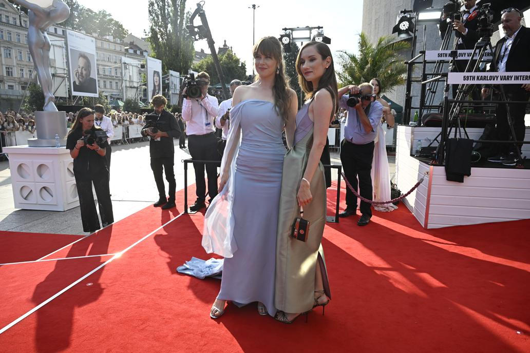 MFFKV: Jenovéfa Boková a Eliška Křenková