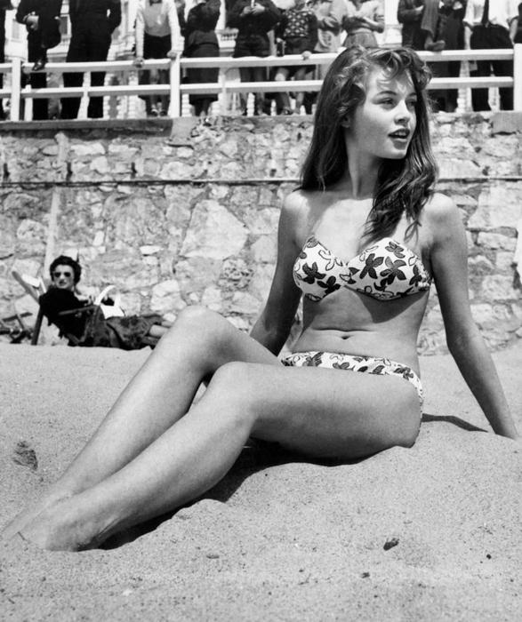 Brigitte Bardot v plavkách