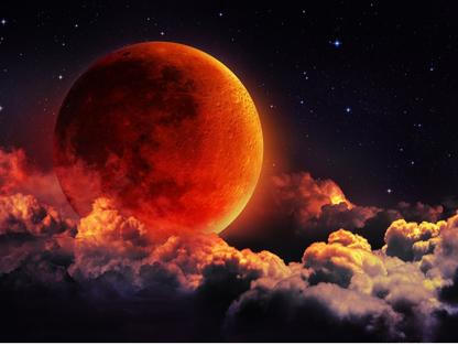 Rudý měsíc, žena.cz