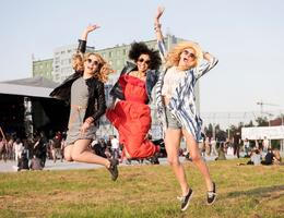 Ženy na letním festivalu