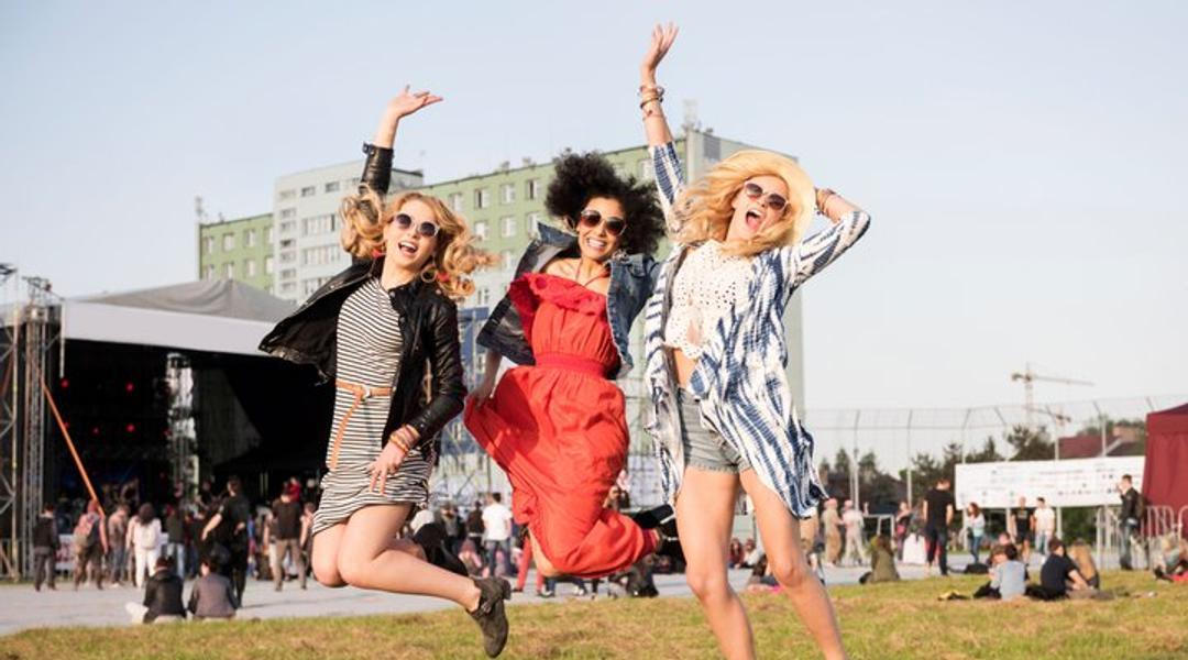 Ženy na letním festivalu