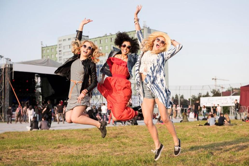 Ženy na letním festivalu